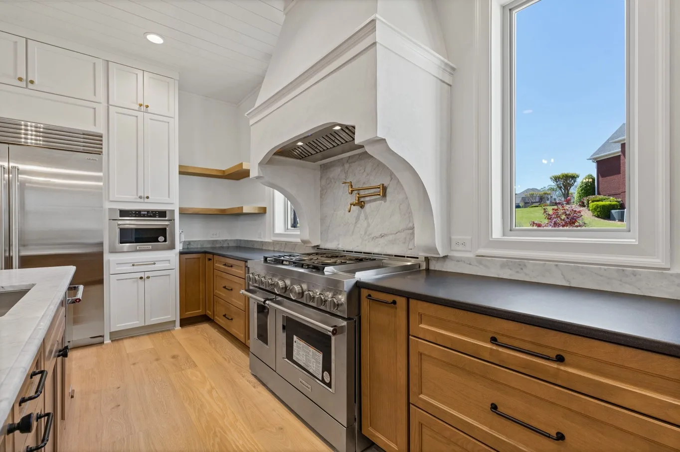 Warm wood tones. Crisp white finishes. Completely custom. 🤎➕🤍 🟰 😍

Ready to build a home that’s uniquely yours? Visit our link in bio to start your custom build. 

#southernwoodhomes #customhomes #NorthGeorgiaHomes #HallCountyGA #luxuryhomes AtlantaBuilder GainesvilleGA