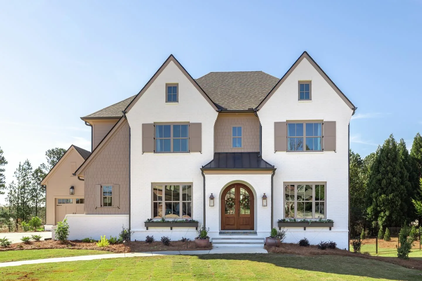 Your dream home starts with your vision. Build from one of our plans—or bring your own and make it yours. Visit our link in bio to get started. 

#southernwoodhomes #custombuild #CustomHomes #NorthGeorgiaHomes #HallCountyGA