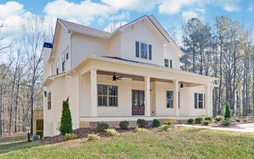 Gainesville Georgia Home Builder | Exterior photos of custom homes built by Southernwood Homes