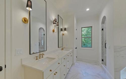 Plan # SW1042 | Master Bath Photos of Custom Homes Built By Southernwood Homes | Flowery Branch GA Home