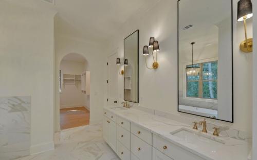 Plan # SW1042 | Master Bath Photos of Custom Homes Built By Southernwood Homes | Flowery Branch GA Home