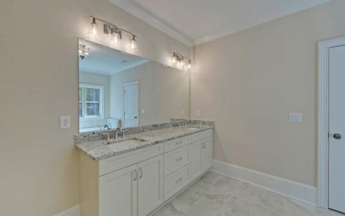 Plan # SW1044 | Master Bath Photos of Custom Homes Built By Southernwood Homes | Maysville GA Home