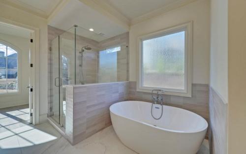 Plan # SW1039 | Master Bath Photos of Custom Homes Built By Southernwood Homes | Flowery Branch GA Home