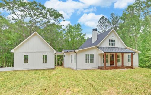 New Home Modern Farmhouse Construction | Winder New Home 